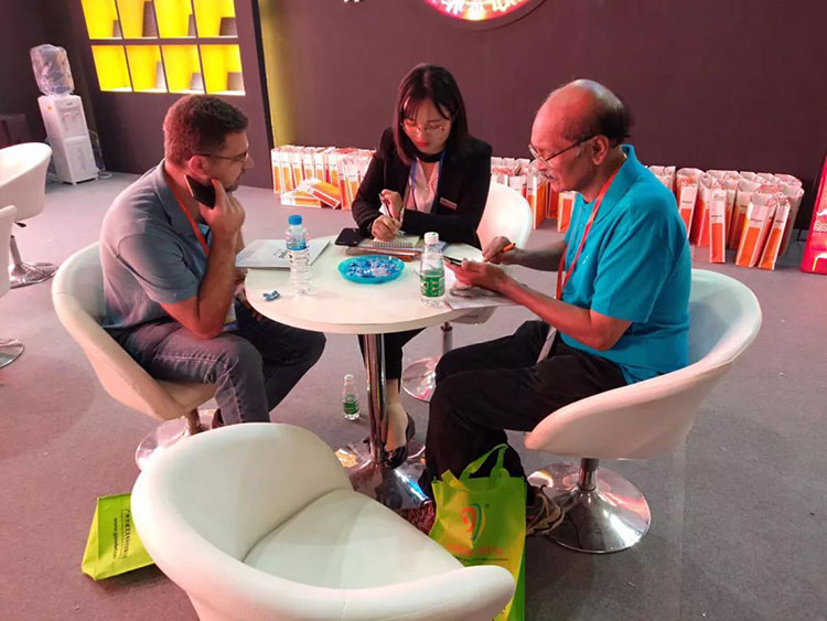 最具創(chuàng)意LED顯示屏亮相廣州展，美亞迪備受關(guān)注