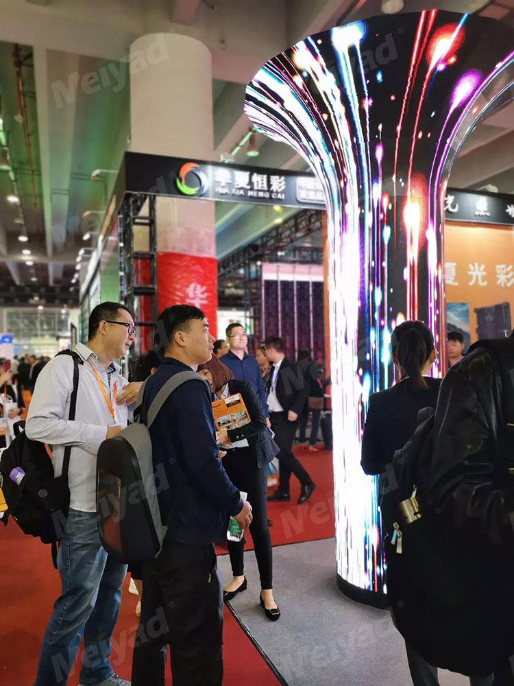 LED喇叭屏引爆全場(chǎng)，頻頻被圍觀
