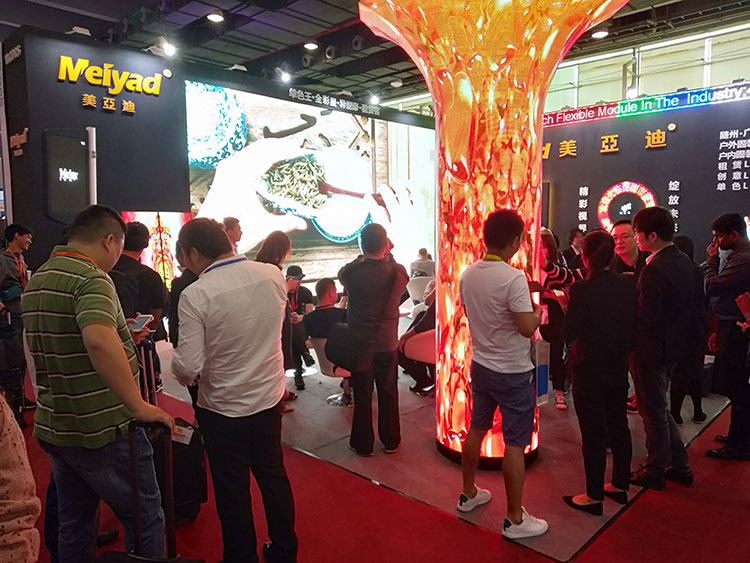 美亞迪光電展會現(xiàn)場，異形屏之喇叭屏2019 ISLE